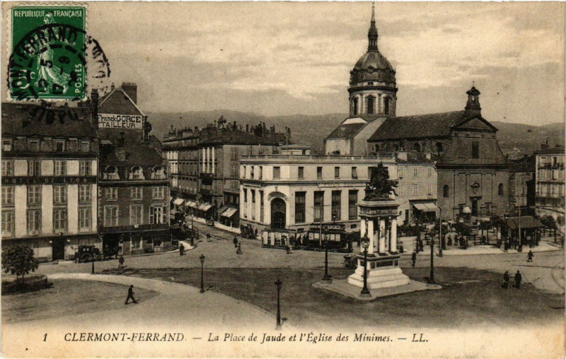 Carte postale ancienne Clermont-Ferrand La Place de Jaude et l'Eglise des Minimes à Clermont-Ferrand