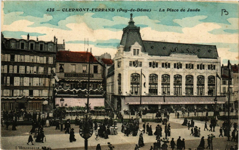 Carte postale ancienne Clermont-Ferrand La Place de Jaude à Clermont-Ferrand