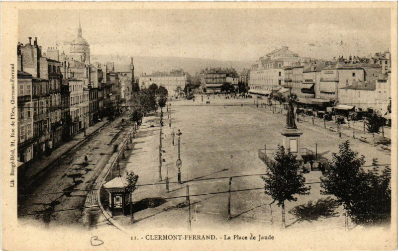 Carte postale ancienne Clermont-Ferrand La Place de Jaude à Clermont-Ferrand