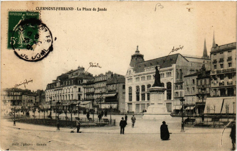 Carte postale ancienne Clermont-Ferrand La Place de Jaude à Clermont-Ferrand