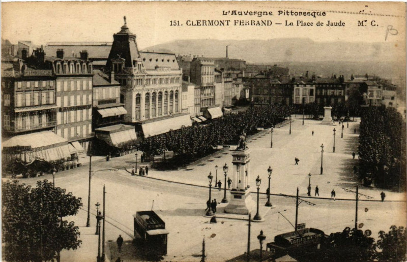 Carte postale ancienne Clermont-Ferrand La Place de Jaude à Clermont-Ferrand