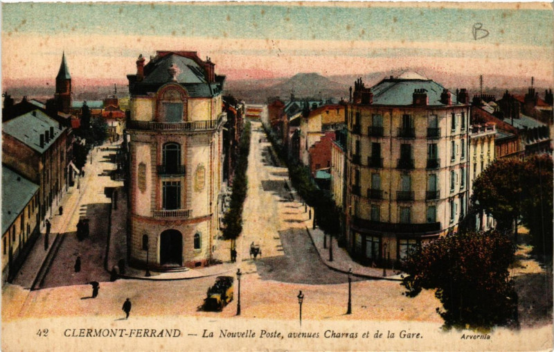 Carte postale ancienne Clermont-Ferrand La Nouvelle Poste Avenues Charras et de la Gare à Clermont-Ferrand