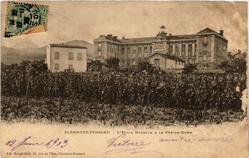 Carte postale ancienne Clermont-Ferrand L'Ecole Normale et le Puy-de-Dome à Clermont-Ferrand