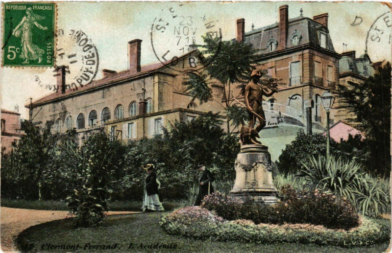 Carte postale ancienne Clermont-Ferrand L'Academie à Clermont-Ferrand