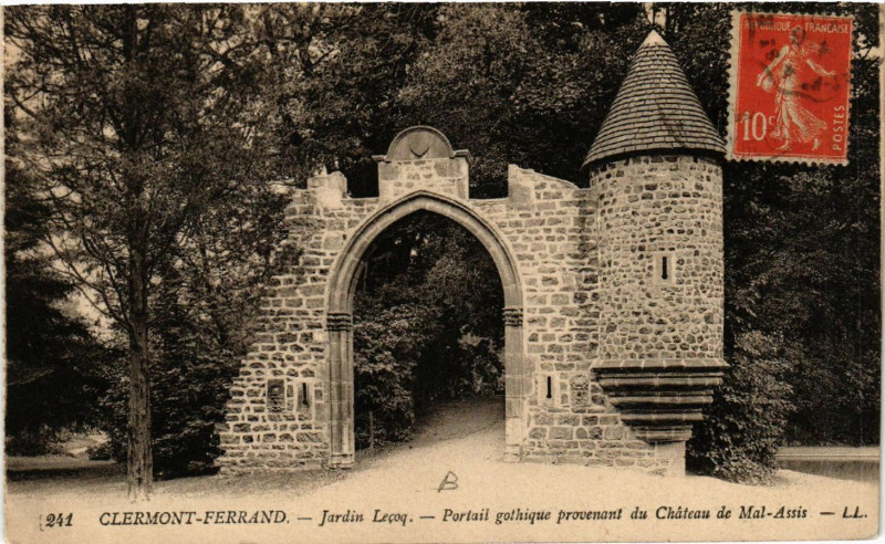 Carte postale ancienne Clermont-Ferrand Jardin Lecoq Portail gothique à Clermont-Ferrand