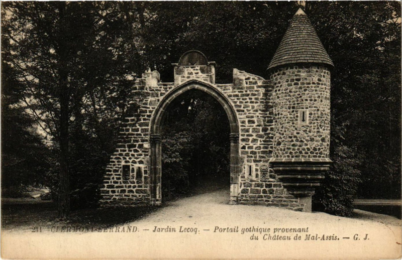 Carte postale ancienne Clermont-Ferrand Jardin Lecoq Portail gothique à Clermont-Ferrand