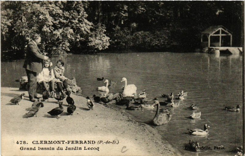 Carte postale ancienne Clermont-Ferrand Grand Bassin du Jardin Lecoq à Clermont-Ferrand