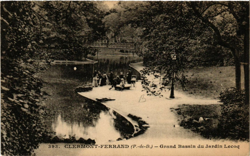 Carte postale ancienne Clermont-Ferrand Grand Bassin du Jardin Lecoq à Clermont-Ferrand