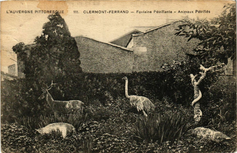 Carte postale ancienne Clermont-Ferrand Fontaine Petrifiante Animaux Petrifies à Clermont-Ferrand
