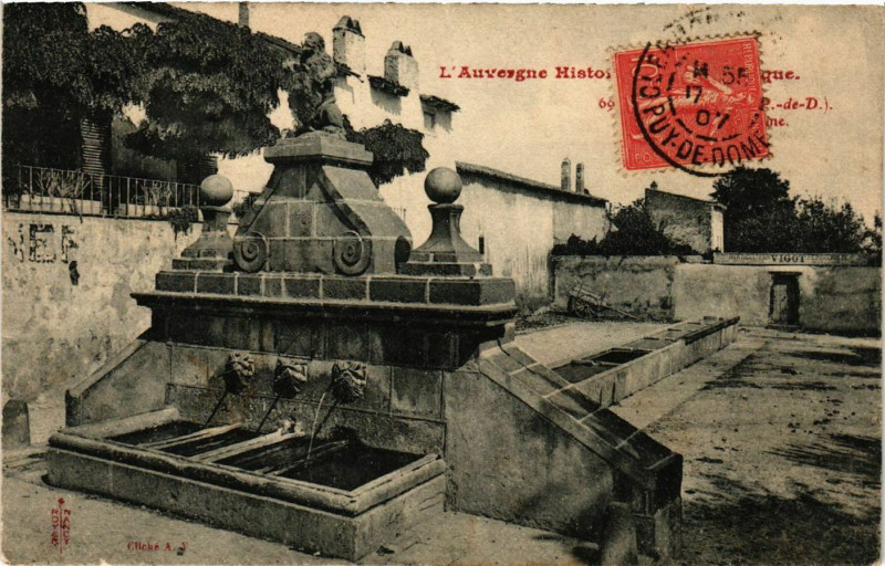 Carte postale ancienne Clermont-Ferrand Fontaine d'Amboise à Clermont-Ferrand
