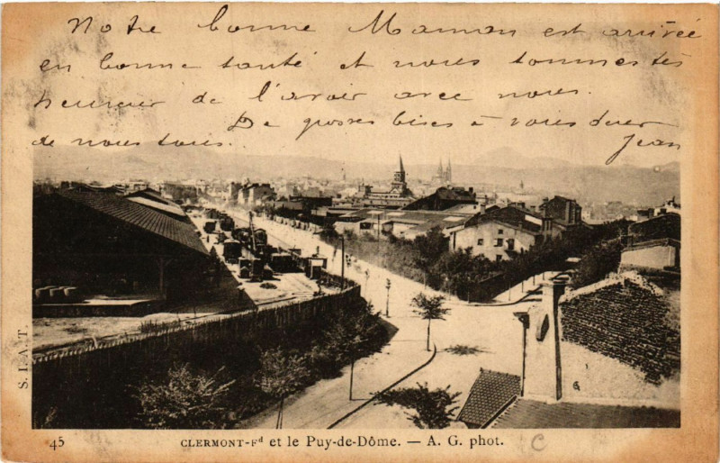 Carte postale ancienne Clermont-Ferrand et le Puy-de-Dome à Clermont-Ferrand