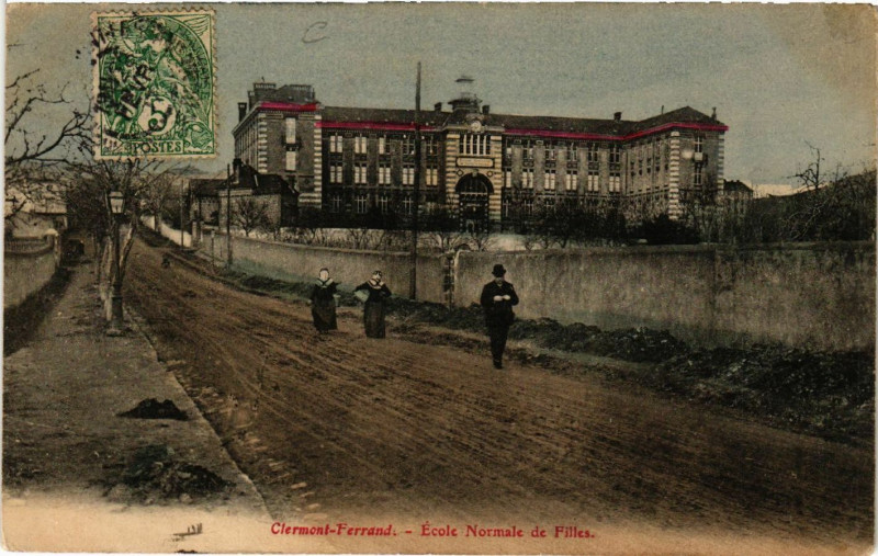 Carte postale ancienne Clermont-Ferrand Ecole Normale de Filles à Clermont-Ferrand