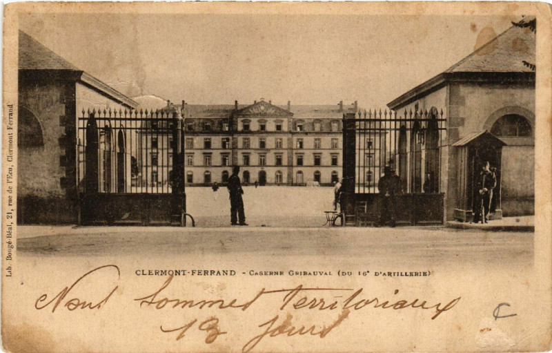 Carte postale ancienne Clermont-Ferrand Caserne Gribauval du 16e d'Artillerie à Clermont-Ferrand