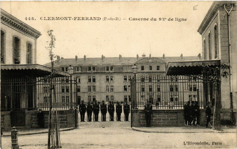 Carte postale ancienne Clermont-Ferrand Caserne du 92e de ligne à Clermont-Ferrand