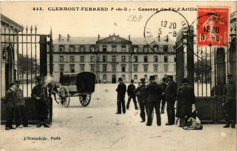 Carte postale ancienne Clermont-Ferrand Caserne du 53e d'Artillerie à Clermont-Ferrand