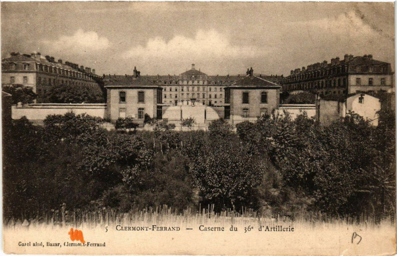 Carte postale ancienne Clermont-Ferrand Caserne du 36e d'Artilerie à Clermont-Ferrand
