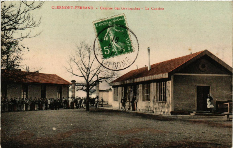 Carte postale ancienne Clermont-Ferrand Caserne des Granvanches La Cantine à Clermont-Ferrand