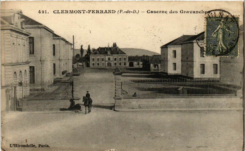Carte postale ancienne Clermont-Ferrand Caserne des Granvanches à Clermont-Ferrand