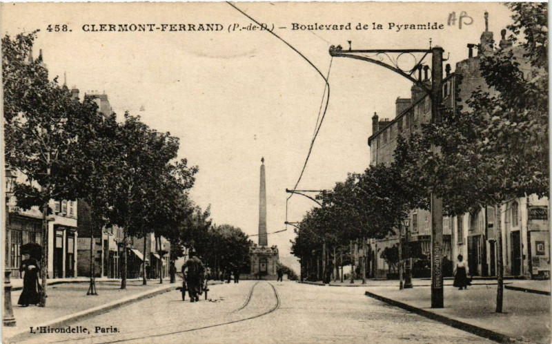 Carte postale ancienne Clermont-Ferrand Boulevard de la Pyramide à Clermont-Ferrand