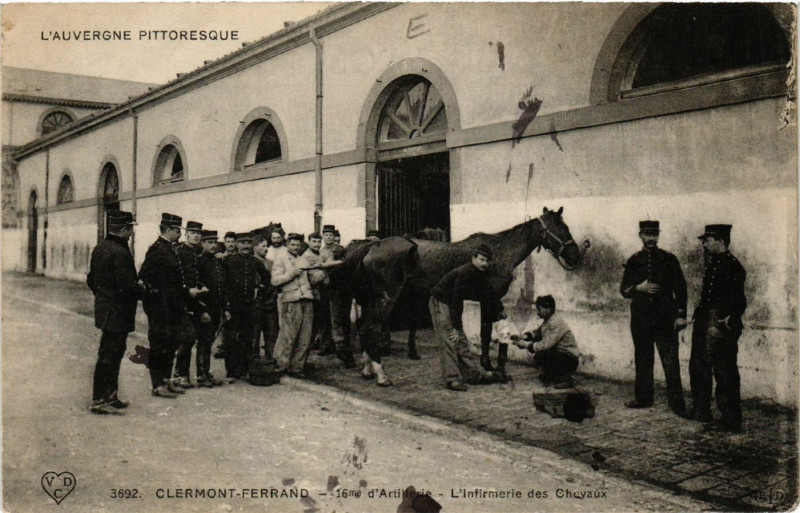 Carte postale ancienne Clermont-Ferrand 16me d'Artillerie L'Infirmerie des Chevaux à Clermont-Ferrand