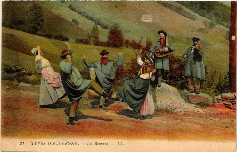 Carte postale ancienne Types d'Auvergne La Bourrée