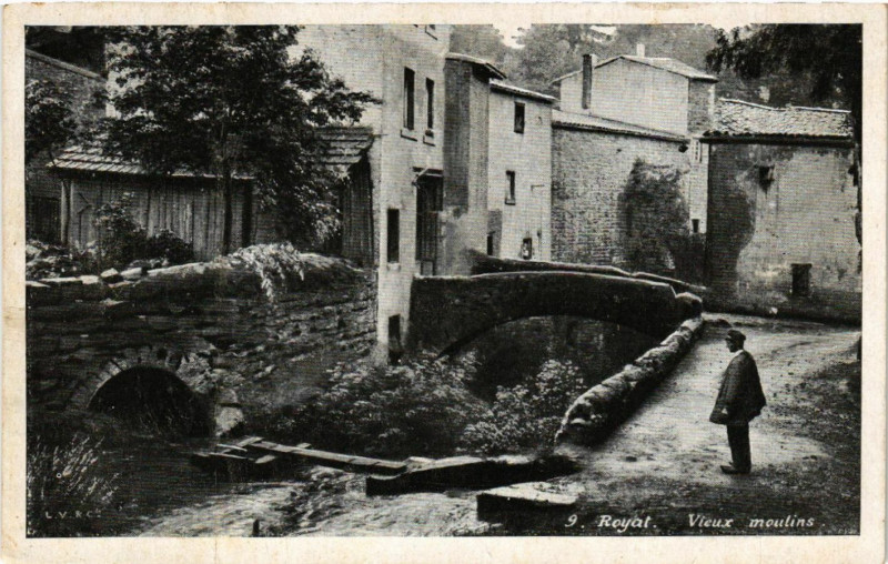 Carte postale ancienne Royat Vieux Moulins à Royat