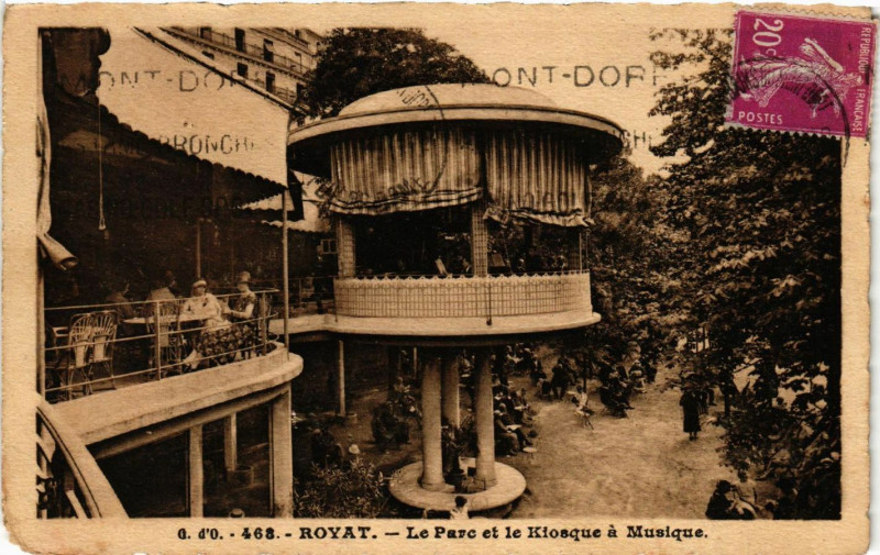 Carte postale ancienne Royat Le Parc vers le Kiosque de la Musique à Royat