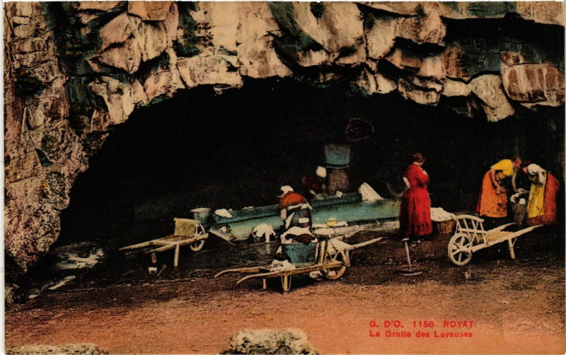 Carte postale ancienne Royat La Grotte des Laveuses à Royat