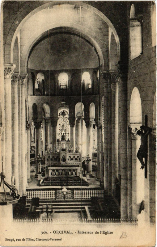 Carte postale ancienne Orcival L'Interieur de l'Eglise à Orcival