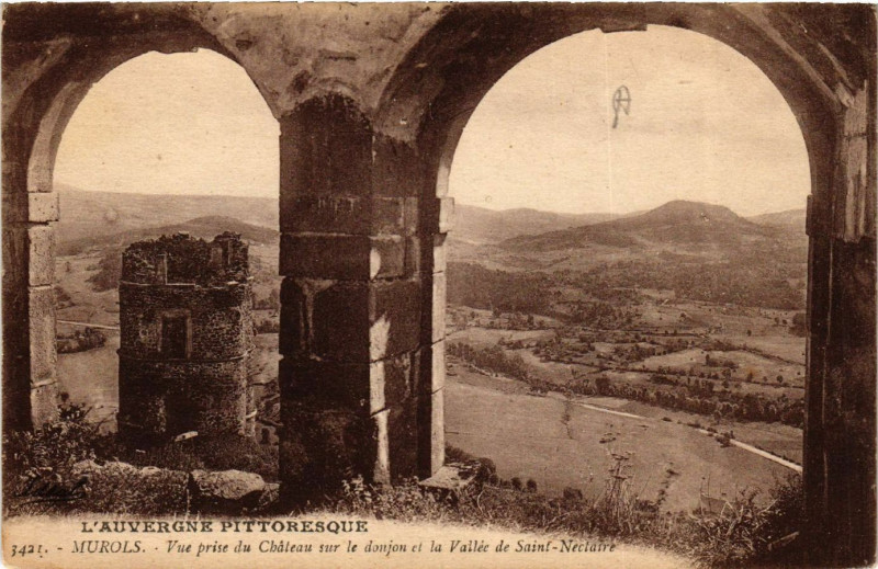 Carte postale ancienne Murols vue prise du Chateau sur le Donjon et la Vallée à Murol