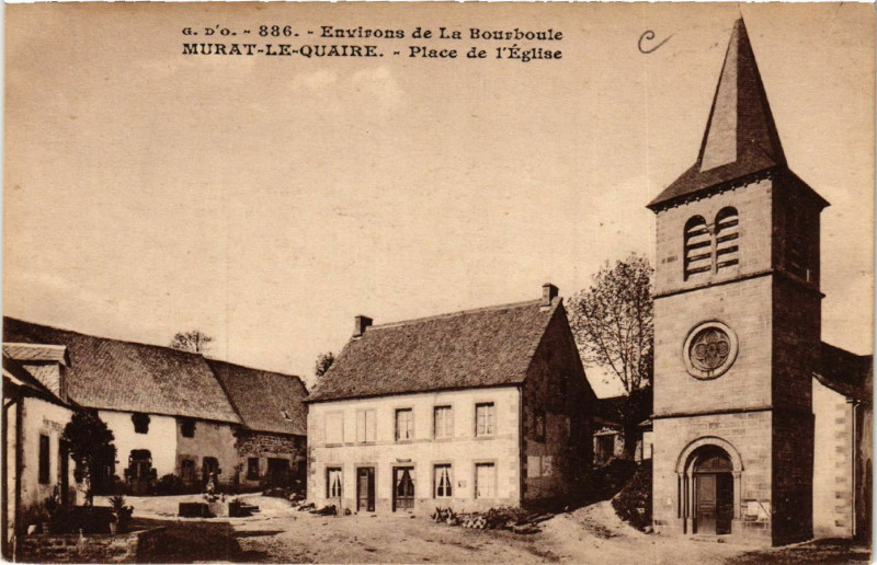 Carte postale ancienne Murat-le-Quaire Place de l'Eglise à Murat-le-Quaire