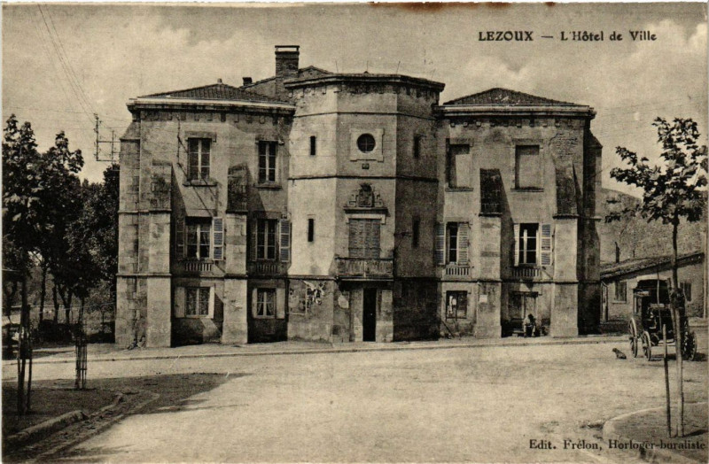 Carte postale ancienne Lezoux L'Hotel de Ville à Lezoux