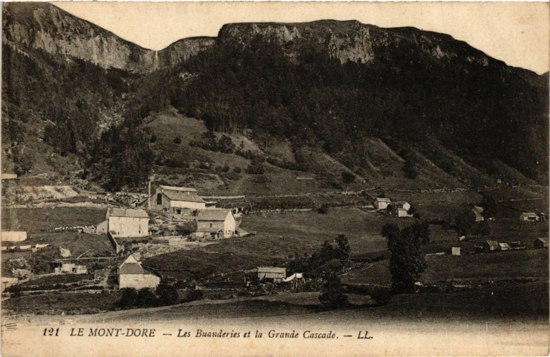 Carte postale ancienne Le Mont-Dore Les Buanderies et la Grande Cascade à Mont-Dore
