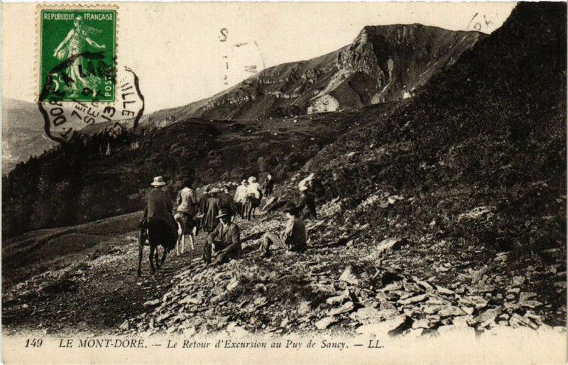Carte postale ancienne Le Mont-Dore Le Retour d'Excursion au Puy de Sancy à Mont-Dore