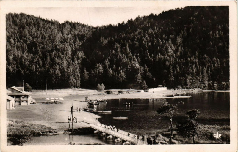 Carte postale ancienne Lac Chambon vu générale de la Plage