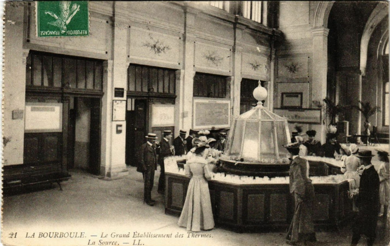 Carte postale ancienne La Bourboule Le Grand Etabl. des THERMes - La Source à La Bourboule