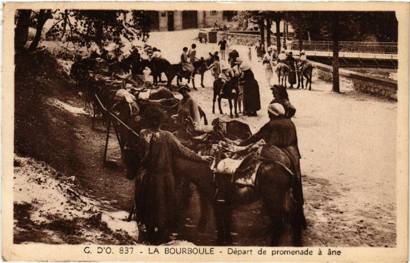 Carte postale ancienne La Bourboule Depart de promnade a ane à La Bourboule