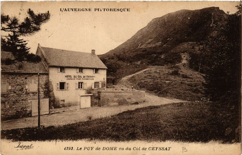 Carte postale ancienne L'Auvergne Pittoresque Le Puy-de-Dome vu du Col de Ceyssat à Ceyssat