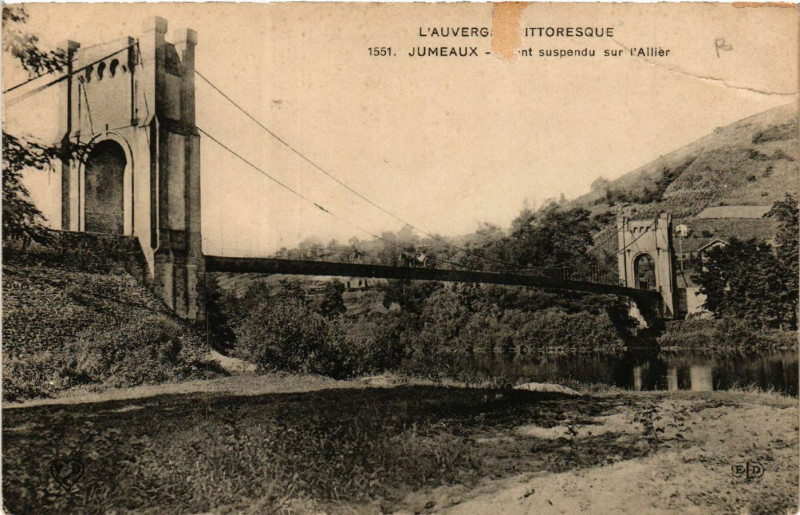 Carte postale ancienne L'Auvergne Pittoresque Jumeaux Pont suspendu sur l'Allier à Jumeaux