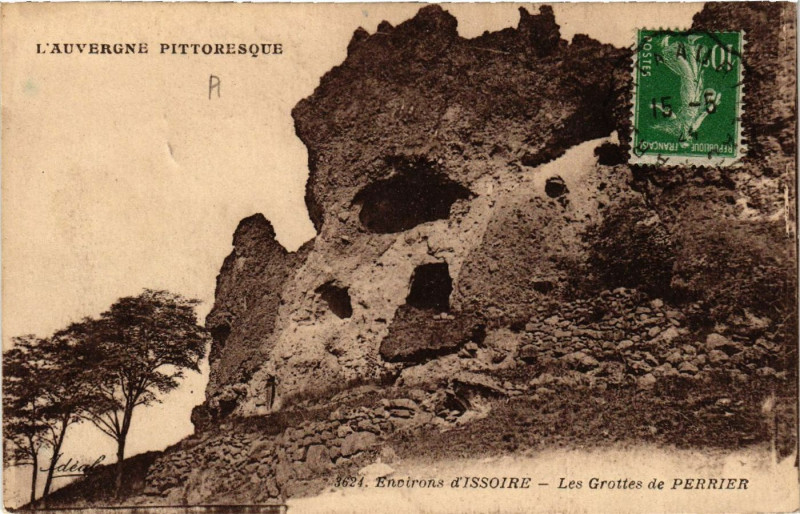 Carte postale ancienne L'Auvergne Pittoresque Grottes de Perrier à Perrier