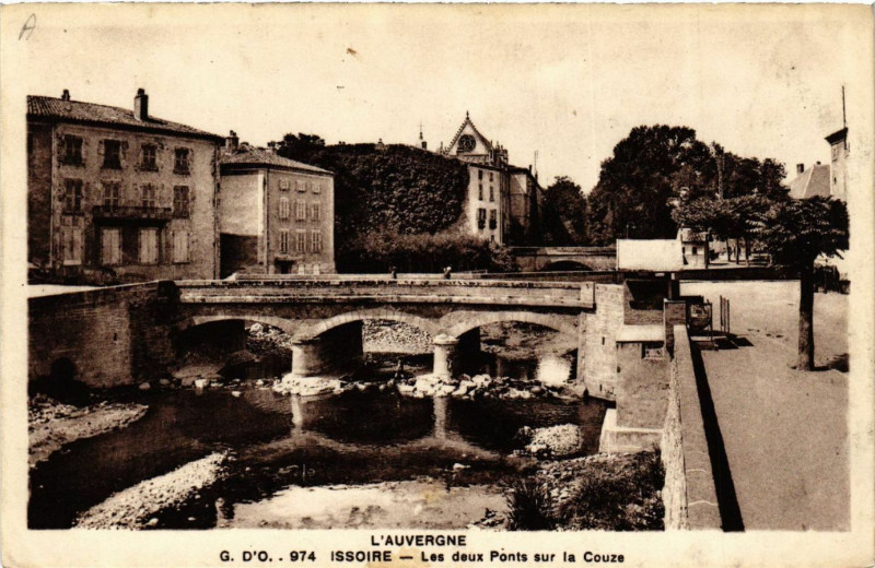 Carte postale ancienne L'Auvergne Issoire Les deux Ponts sur la Couze à Issoire