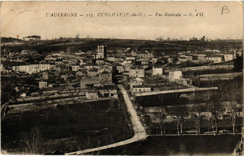 Carte postale ancienne L'Auvergne Cunlhat vue générale à Cunlhat