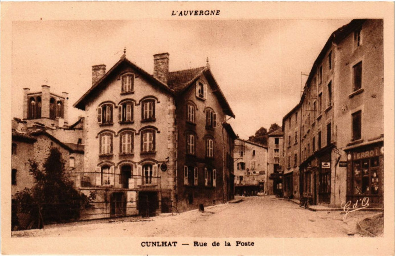 Carte postale ancienne L'Auvergne Cunlhat Rue de la Poste à Cunlhat