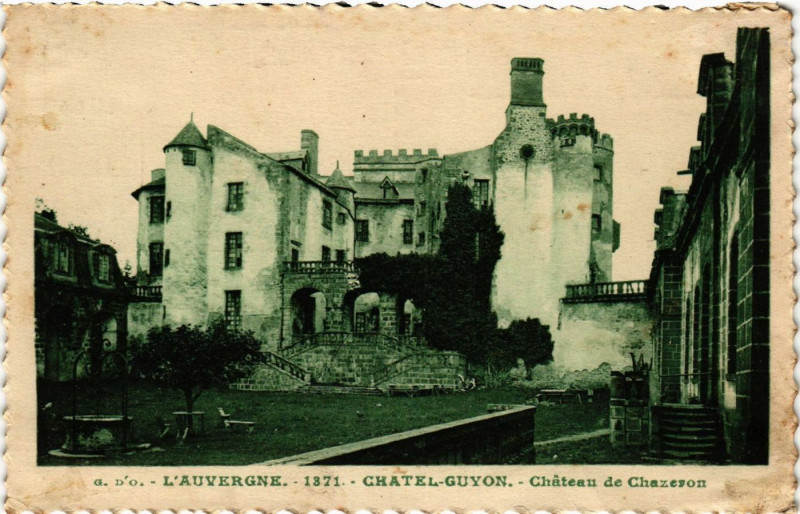 Carte postale ancienne L'Auvergne Chatel-Guyon Chateau de Chazeron à Châtel-Guyon