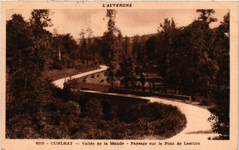Carte postale ancienne Cunlhat Vallée de la Mande - Paysage sr le Pont de Lescure à Cunlhat