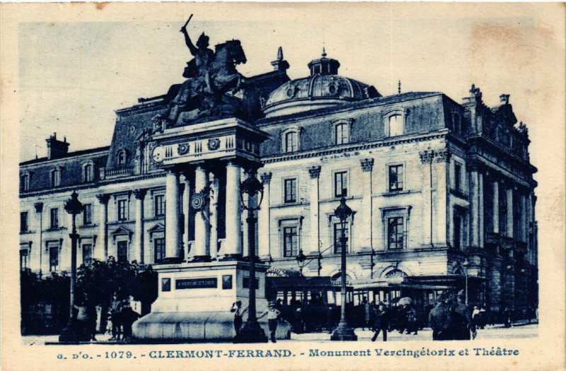 Carte postale ancienne Clermont-Ferrand Monument Vercingetorix et Theatre à Clermont-Ferrand