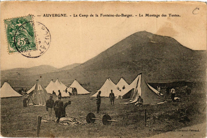 Carte postale ancienne Auvergne Le Camp de La Fontaine-du-Berger Le motagne des Tentes