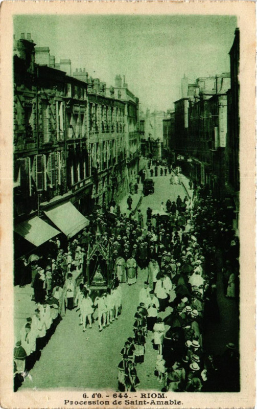 Carte postale ancienne Riom Procession de St-Amable à Riom