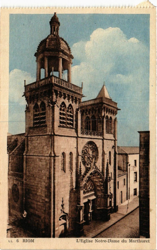 Carte postale ancienne Riom Eglise N.-D. du Marthuet à Riom