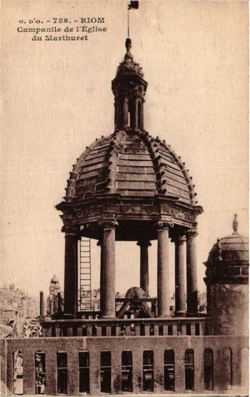 Carte postale ancienne Riom Campanile de l'Eglise du Marthuret à Riom